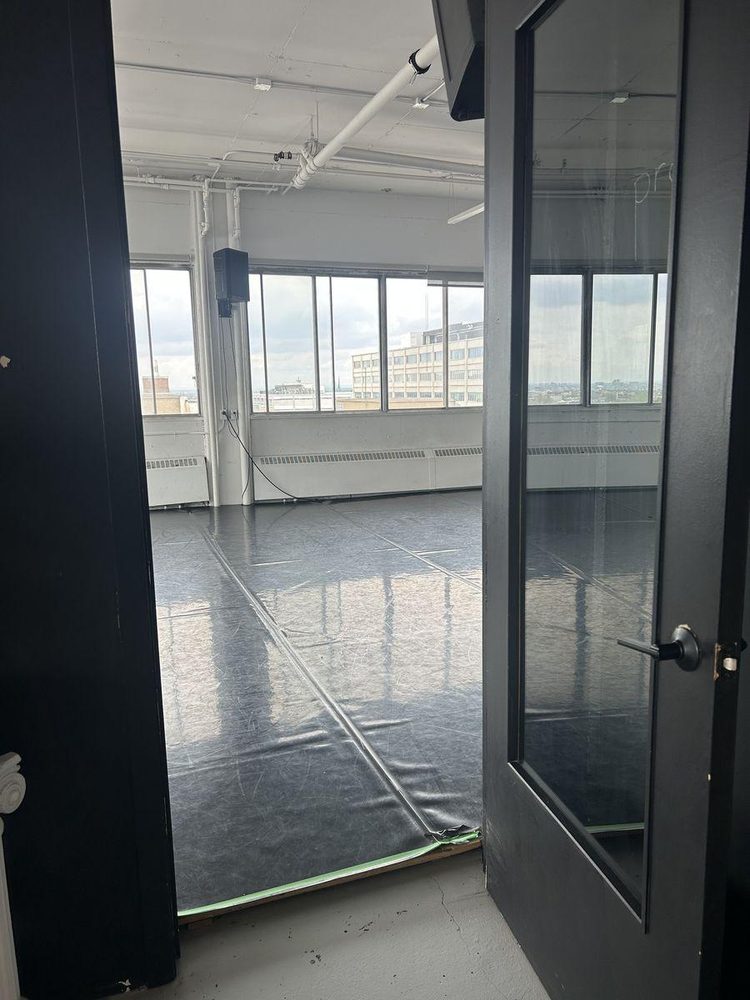 Single-door studio — raised floor visible at threshold