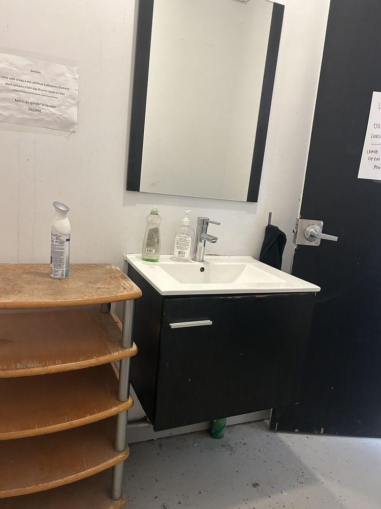Sink — no accessible clearance underneath